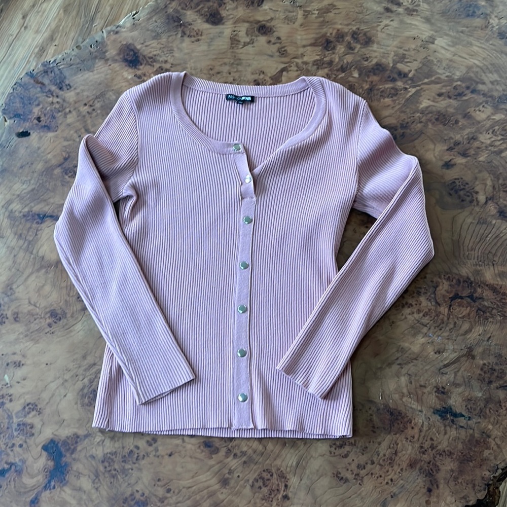 Pink fitted long sleeve shirt 90’s vibes